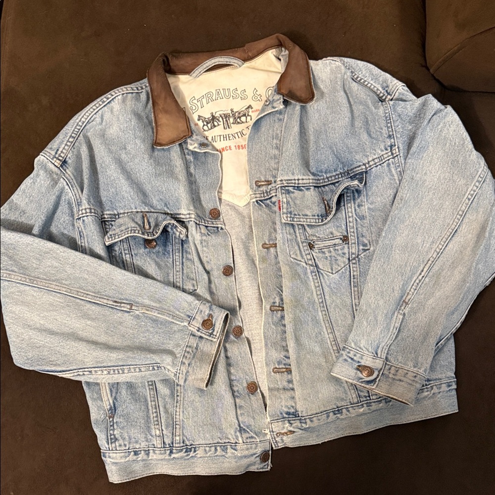 Vintage Levi's Blue Denim Jacket with Leather Collar